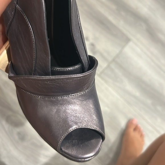 Jerome C. Rousseau Metallic Grey Purple Women's Peep-Toe Shoe 38 1/2 - Picture 7 of 13